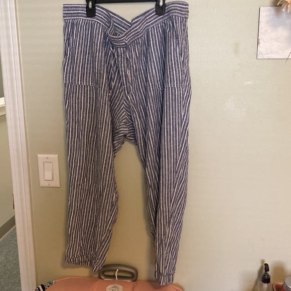 Old Navy beachy pants - Picture 2 of 5